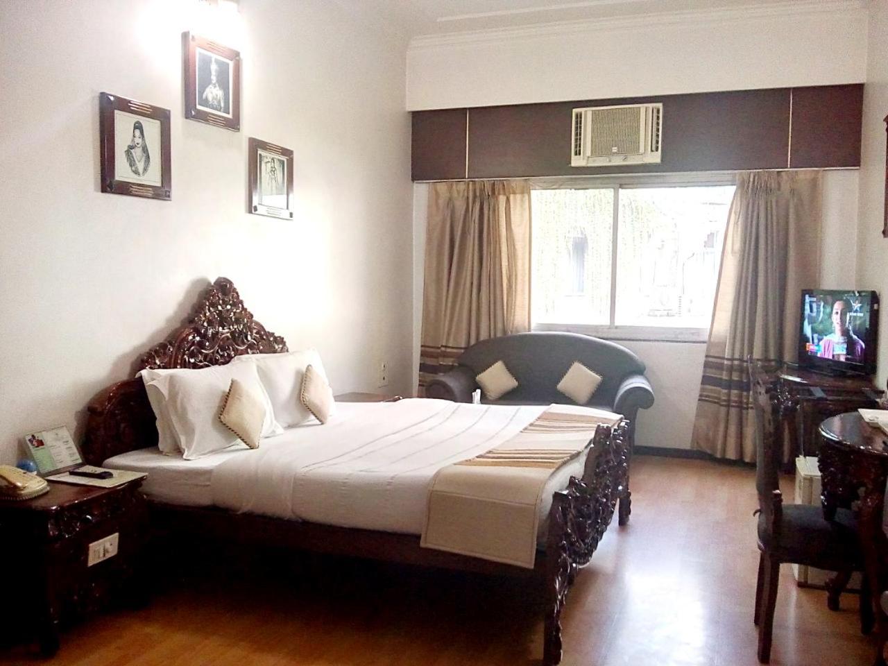 Hotel Deep Palace Lucknow Exterior photo